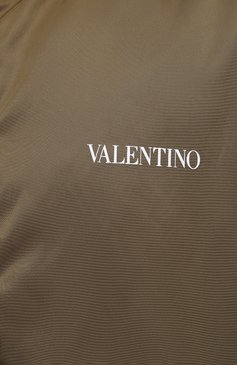 Мужской утепленный бомбер VALENTINO хаки цвета, арт. WV3CIJ957JC | Фото 5 (Длина (верхняя одежда): Короткие; Материал подклада: Синтетический материал; Материал внешний: Синтетический материал; Рукава: Длинные; Кросс-КТ: Куртка, бомбер; Стили: Гранж, Милитари; Принт: Без принта; Мужское Кросс-КТ: утепленные куртки; Драгоценные камни: Проставлено; Материал сплава: Проставлено)