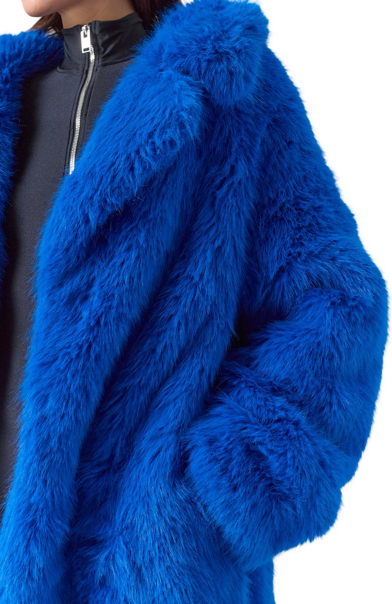 Женская шуба из экомеха BALENCIAGA синего цвета, арт. 794648/TPQ23 | Фото 5 (Рукава: Длинные; Длина (верхняя одежда): Длинные; Материал подклада: Вискоза; Кросс-КТ: Куртка; Стили: Гламурный; Материал внешний: Экомех)