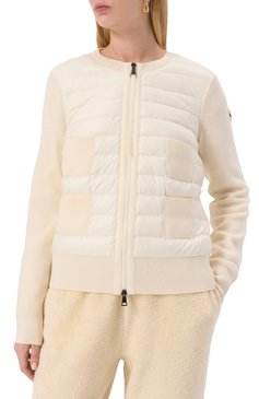 Женский комбинированный кардиган MONCLER кремового цвета, арт. 9B510-00-A9018 | Фото 3 (Материал сплава: Проставлено; Материал подклада: Синтетический материал; Рукава: Длинные; Материал утеплителя: Пух и перо; Драгоценные камни: Проставлено; Длина (для топов): Стандартные; Материал внешний: Шерсть, Синтетический материал; Женское Кросс-КТ: Кардиган-одежда; Стили: Кэжуэл)