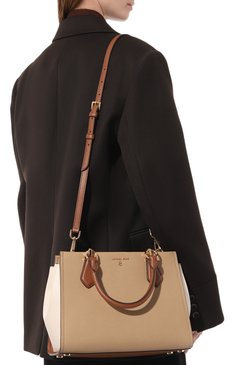 Женская сумка marilyn medium MICHAEL MICHAEL KORS бежевого цвета, арт. 30R3G6AS2T | Фото 2 (Сумки-технические: Сумки top-handle; Размер: medium; Мате�риал: Натуральная кожа; Материал сплава: Проставлено; Ремень/цепочка: На ремешке; Драгоценные камни: Проставлено)