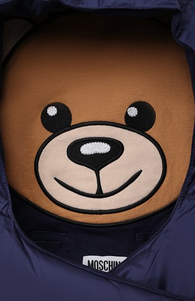 Пуховый конверт MOSCHINO темно-синего цвета по цене 35100 руб., арт. MME00D/L3A22, фото 3 Пуховый конверт MOSCHINO, арт. MME00D/L3A22, фото 3