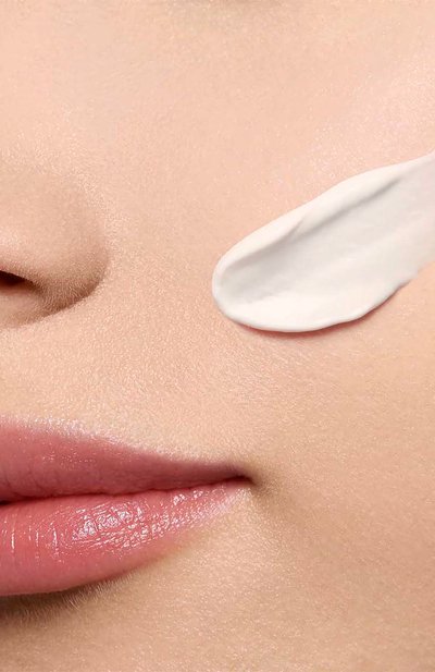 Увлажняющий защитный флюид-экран для лица spf 50 (30ml) CLARINS бесцветного цвета по цене 5200 руб., арт. 80071265, фото 4 Увлажняющий защитный флюид-экран для лица spf 50 (30ml) CLARINS, арт. 80071265, фото 4