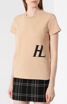 Женская хлопковая футболка HELMUT LANG бежевого цвета, арт. J04DW501 | Фото 3 (Силуэт Ж (для верхов): Приталенный; Длина (для топов): Стандартные; Материал внешний: Хлопок; Статус проверки: Проверена категория; Рукава: Короткие; Женское Кросс-КТ: Футболка-одежда; Стили: Кэжуэл; Принт: С принтом; Материал сплава: Проставлено, Проверено; Драгоценные камни: Проставлено)