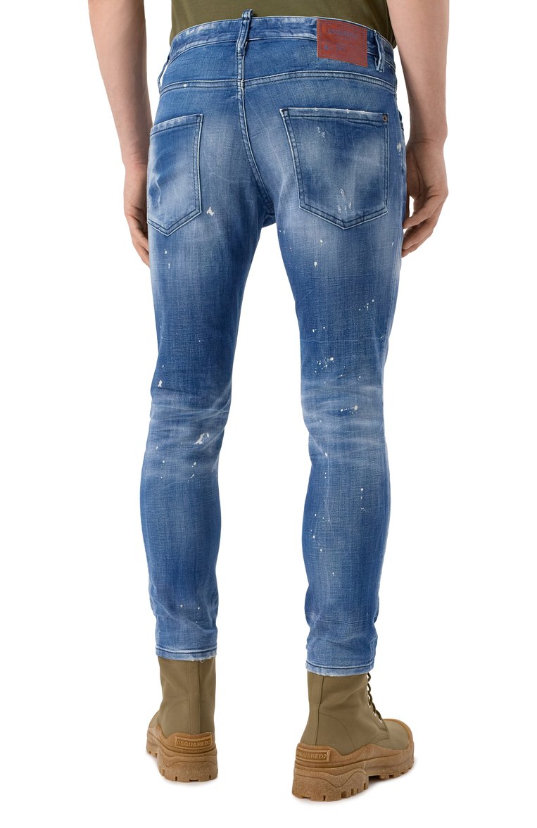 Мужские джинсы skater DSQUARED2 синего цвета, арт. S74LB1642/S30342 | Фото 4 (Материал внешний: Хлопок, Деним; Длина (брюки, джинсы): Стандартные; Кросс-КТ: Деним; Детали: Потертости, Делаве; Силуэт М (брюки): Узкие; Стили: Streetwear; Автоматизация ТО: Проставлено; Автоматизация состава: Проставлено)