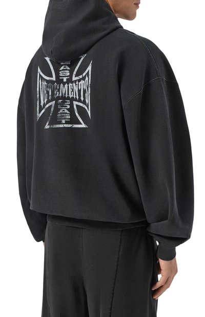 Хлопковое худи VETEMENTS черного цвета по цене 109500 руб., арт. MH27HD193B, фото 4 Хлопковое худи VETEMENTS, арт. MH27HD193B, фото 4