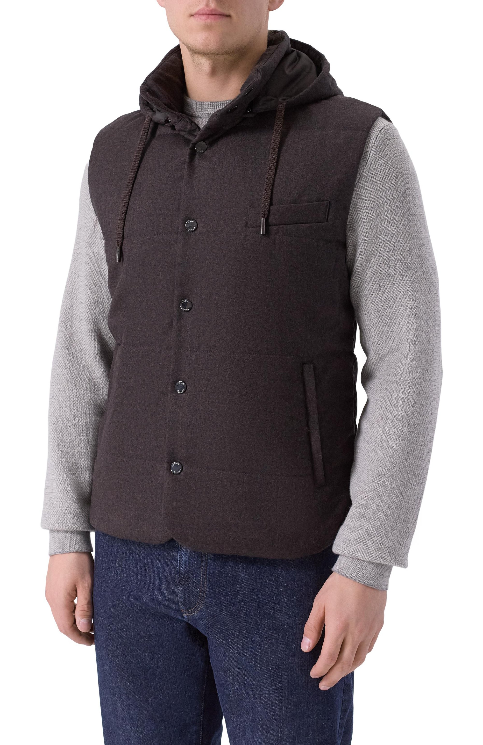 Утепленный жилет CAPOBIANCO темно-коричневого цвета по цене 114500 руб., арт. 19M140.FLNY./58, фото 3 Утепленный жилет CAPOBIANCO, арт. 19M140.FLNY./58, фото 3