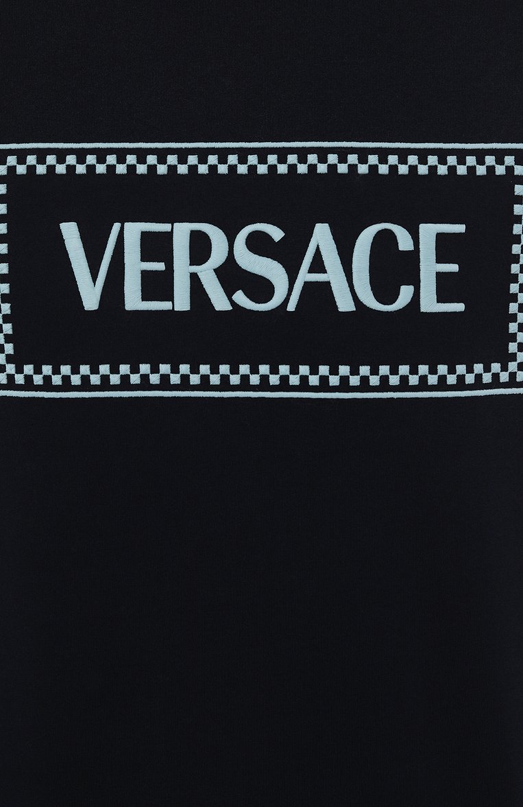 Мужская хлопковая футболка VERSACE темно-синего цвета, арт. 1011694/1A08584 | Фото 5 (Рукава: Короткие; Материал внешний: Хлопок; Длина (для топов): Стандартные; Принт: С принтом; Стили: Кэжуэл; Мужское Кросс-КТ: Футболка-одежда; Кросс-КТ: Джерси)