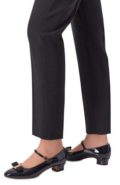 Лакированные туфли vara bow 30 FERRAGAMO черного цвета по цене 89950 руб., арт. 01L345/790, фото 2 Лакированные туфли vara bow 30 FERRAGAMO, арт. 01L345/790, фото 2