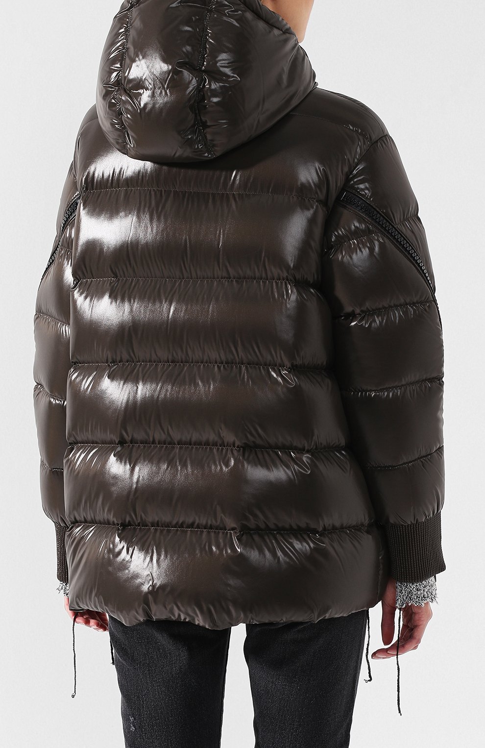 Стеганый пуховик с капюшоном MONCLER хаки цвета по цене 190000 руб., арт. D2-093-46909-05-68950, фото 4 Стеганый пуховик с капюшоном MONCLER, арт. D2-093-46909-05-68950, фото 4