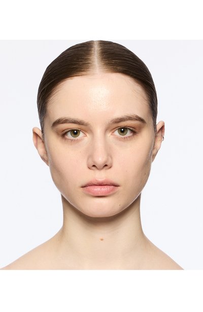 Тональный крем-стик studio radiance skin tint stick, оттенок light 1 (8g) MAC цвета по цене 4350 руб., арт. SASZ-05, фото 3 Тональный крем-стик studio radiance skin tint stick, оттенок light 1 (8g) MAC, арт. SASZ-05, фото 3
