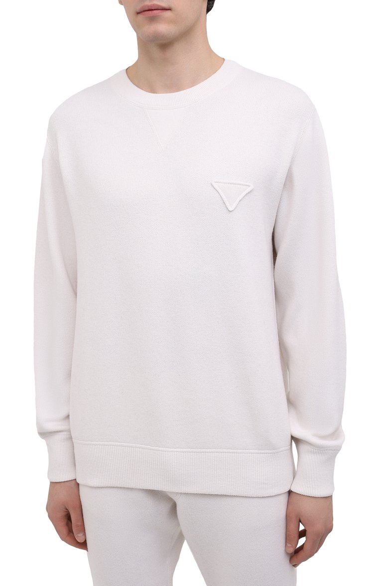 Мужской кашемировый пуловер PRADA белого цвета, арт. UMB217-1YB5-F0009-211 | Фото 3 (Рукава: Длинные; Длина (для топов): Стандартные; Материал внешний: Кашемир, Шерсть; Принт: Без принта; Стили: Спорт-шик; Драгоценные камни: Проставлено; Материал сплава: Проставлено; Региональные ограничения белый список (Axapta Mercury): Не проставлено; Мужское Кросс-КТ: Пуловеры; В�ырез: Круглый)