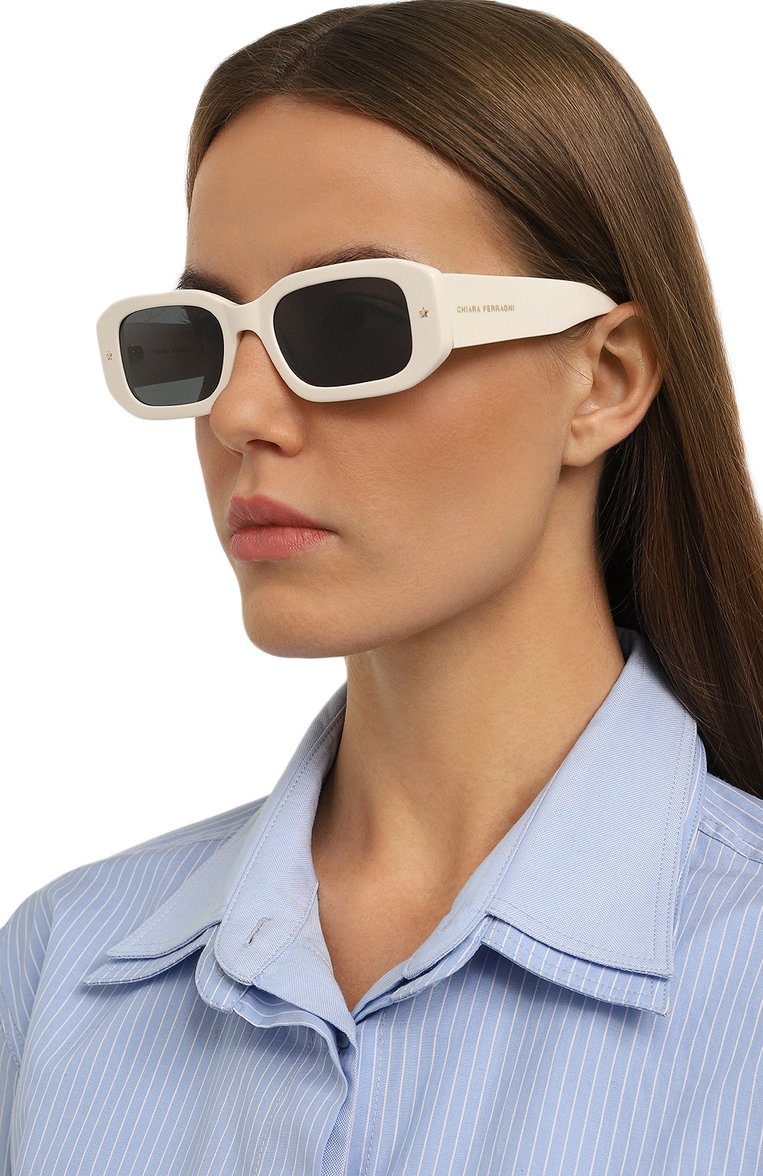 Женские солнцезащитные очки CHIARA FERRAGNI белого цвета, арт. CF7031 VK6 | Фото 2 (Региональные ограничения белый список (Axapta Mercury): Не проставлено; Нос: Не проставлено; Материал: Пластик; Тип очков: С/з; Оптика Гендер: оптика-женское; Очки форма: Прямоугольные)