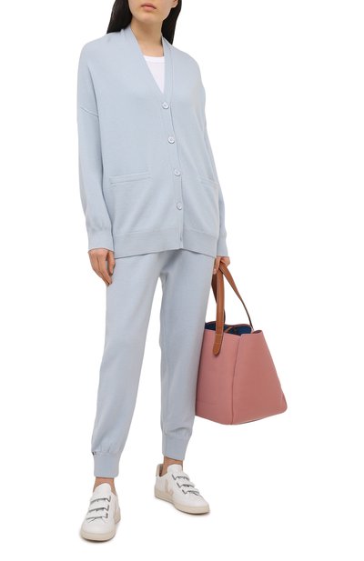 Кашемировые джоггеры EXTREME CASHMERE голубого цвета по цене 75500 руб., арт. 056/Y0GI, фото 2 Кашемировые джоггеры EXTREME CASHMERE, арт. 056/Y0GI, фото 2