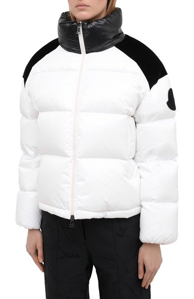 Пуховик MONCLER белого цвета по цене 82850 руб., арт. F2-093-1A52B-00-C0232, фото 3 Пуховик MONCLER, арт. F2-093-1A52B-00-C0232, фото 3