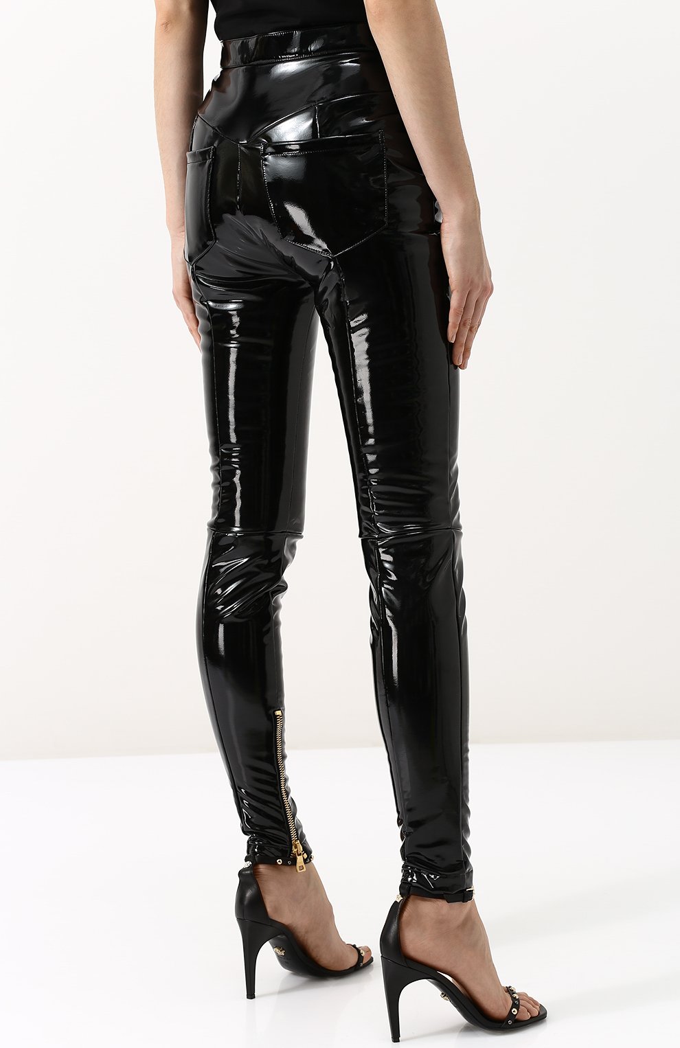 Однотонные брюки-скинни BALMAIN черного цвета по цене 82800 руб., арт. 135541/M127, фото 4 Однотонные брюки-скинни BALMAIN, арт. 135541/M127, фото 4