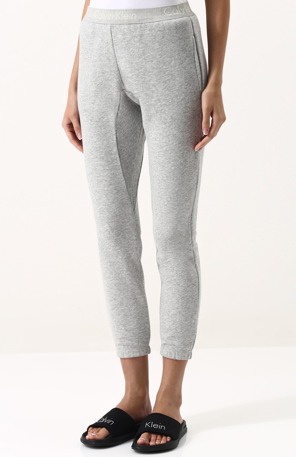 Укороченные хлопковые брюки CALVIN KLEIN серого цвета по цене 6770 руб., арт. QS5994E, фото 3 Укороченные хлопковые брюки CALVIN KLEIN, арт. QS5994E, фото 3