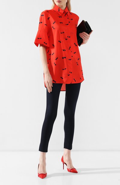 Рубашка с принтом VICTORIA, VICTORIA BECKHAM красного цвета по цене 35100 руб., арт. SHVV 142A PSS19 PRINTED P0LY TWILL, фото 2 Рубашка с принтом VICTORIA, VICTORIA BECKHAM, арт. SHVV 142A PSS19 PRINTED P0LY TWILL, фото 2