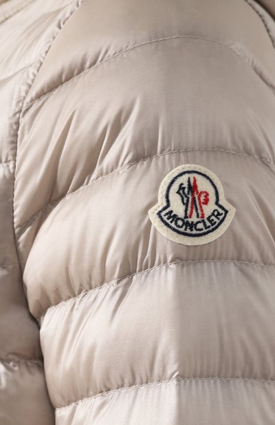 Пуховая куртка MONCLER светло-серого цвета по цене 75400 руб., арт. E1-093-46908-99-53048, фото 5 Пуховая куртка MONCLER, арт. E1-093-46908-99-53048, фото 5