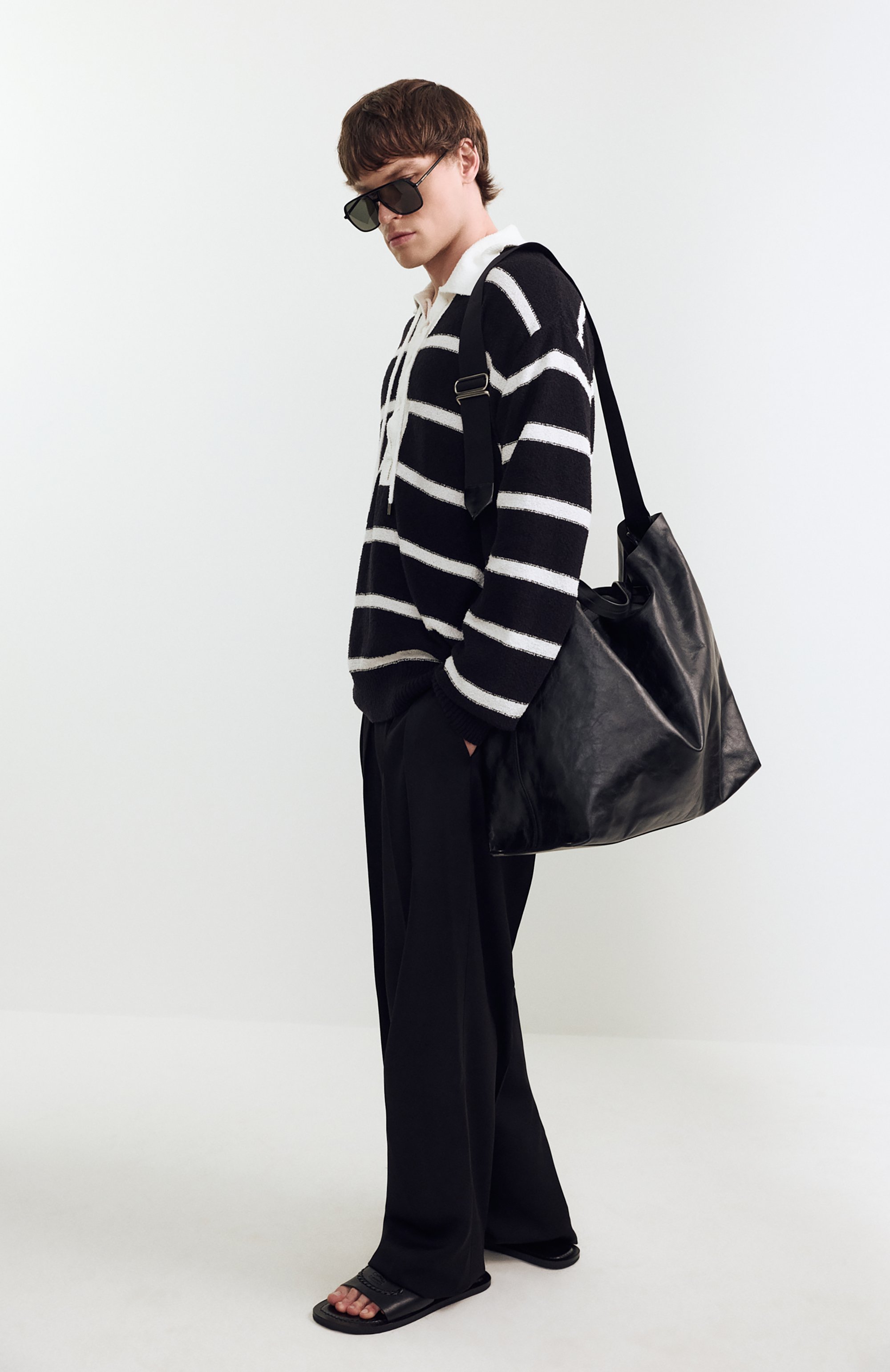 Кожаные шлепанцы knight BURBERRY черного цвета по цене 78550 руб., арт. 8123070, фото 6 Кожаные шлепанцы knight BURBERRY, арт. 8123070, фото 6