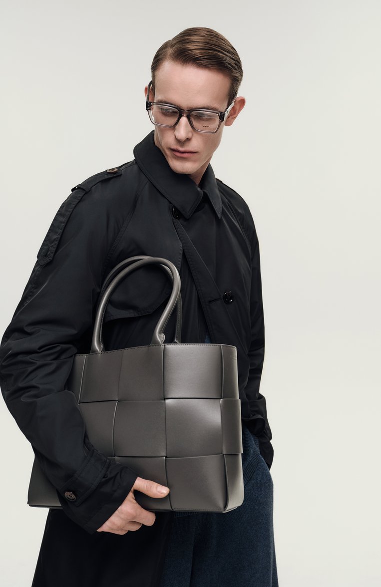 Мужская сумка-тоут arco BOTTEGA VENETA серого цвета, арт. 756682/VB1K0 | Фото 9 (Материал: Натуральная кожа; Размер: large; Автоматизация ТО: Проставлено; Автоматизация состава: Проставлено)