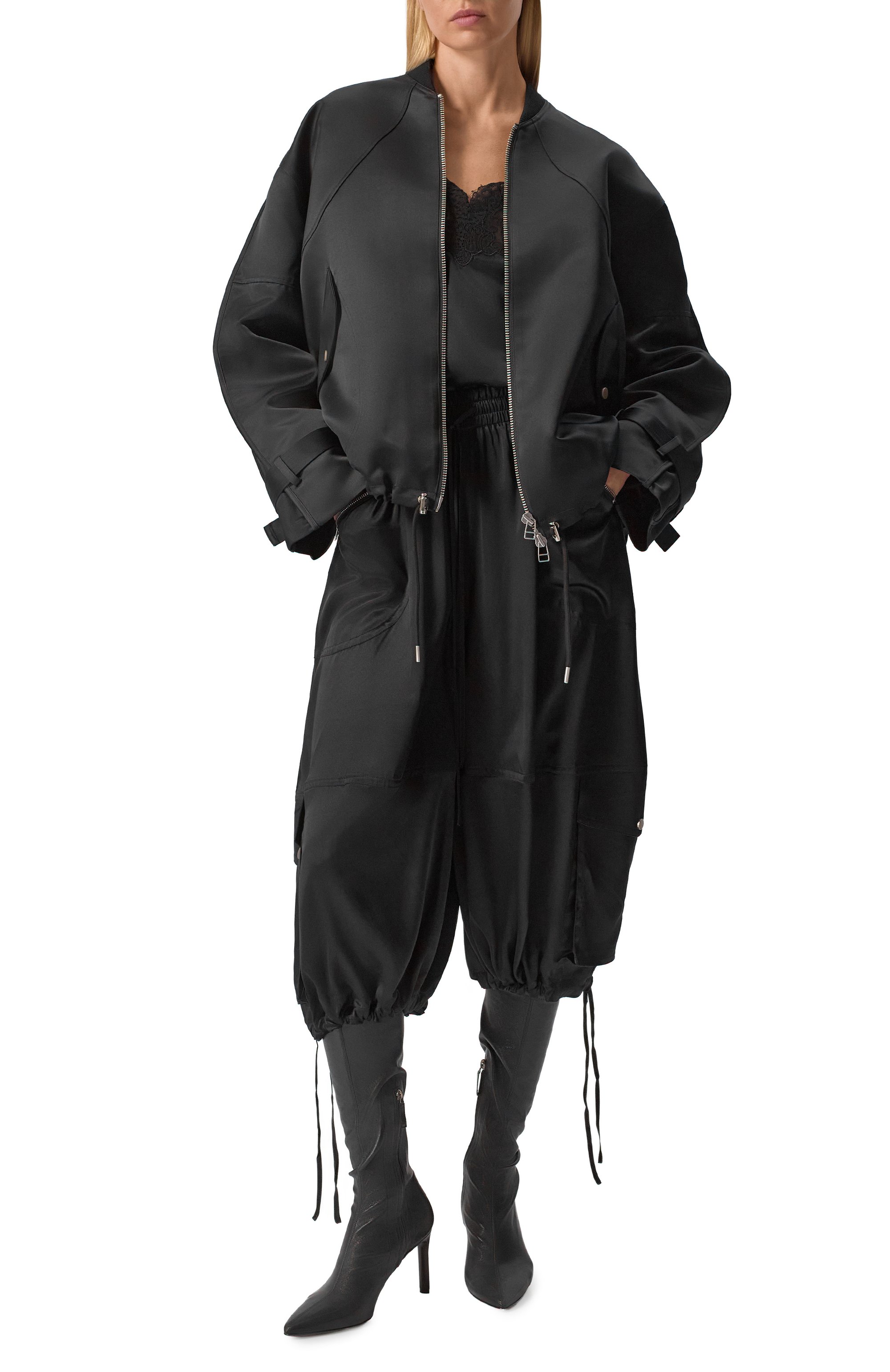 Шелковые джоггеры CO черного цвета по цене 89950 руб., арт. 5705NLSC-PS26, фото 2 Шелковые джоггеры CO, арт. 5705NLSC-PS26, фото 2