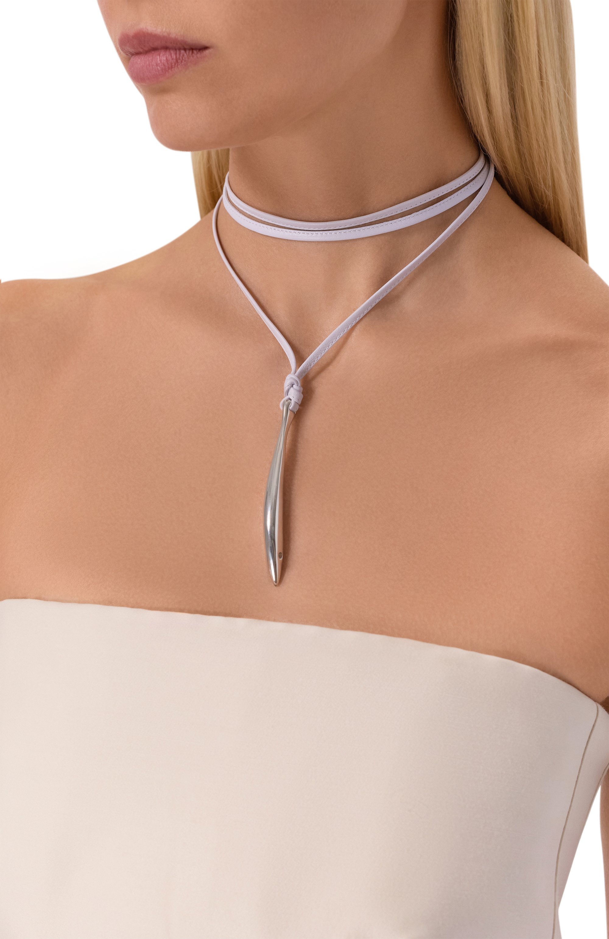 Колье BOTTEGA VENETA серебряного цвета по цене 131500 руб., арт. 857315/V507C 5307, фото 2 Колье BOTTEGA VENETA, арт. 857315/V507C 5307, фото 2