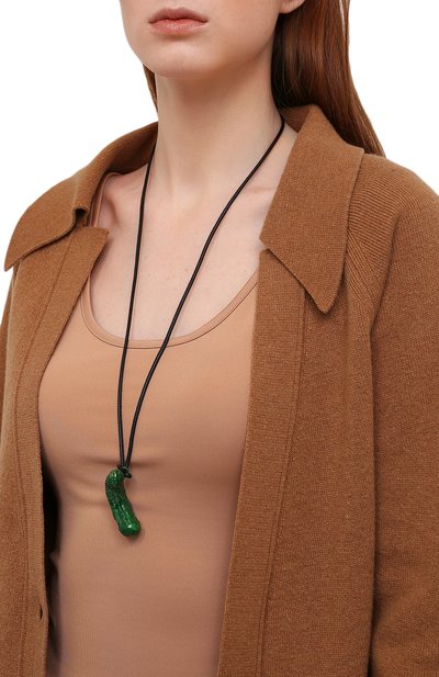 Кулон на шнурке LOEWE зеленого цвета по цене 48800 руб., арт. J894241X04, фото 2 Кулон на шнурке LOEWE, арт. J894241X04, фото 2
