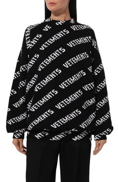 Мужского шерстяной свитер VETEMENTS черного цвета, арт. UA65KN220B/2901 KNIT | Фото 3 (Материал внешний: Шерсть; Стил�и: Кэжуэл; Женское Кросс-КТ: Свитер-одежда; Региональные ограничения белый список (Axapta Mercury): Не проставлено; Нос: Не проставлено; Принт: С принтом; Мужское Кросс-КТ: Свитер-одежда; Рукава: Длинные)