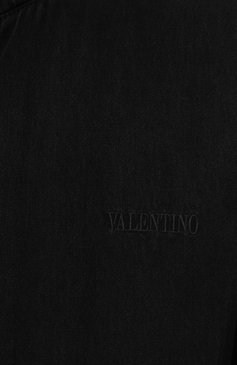 Мужской утепленный бомбер VALENTINO черного цвета, арт. 3V3DC03A9FA | Фото 5 (Рукава: Длинные; Принт: Без принта; Кросс-КТ: бомбер; Мужское Кросс-КТ: утепленные куртки; Материал сплава: Проставлено; Материал внешний: Хлопок; Материал подклада: Синтетический материал; Драгоценные камни: Проставлено; Длина (верхняя одежда): Короткие; Стили: Кэжуэл)