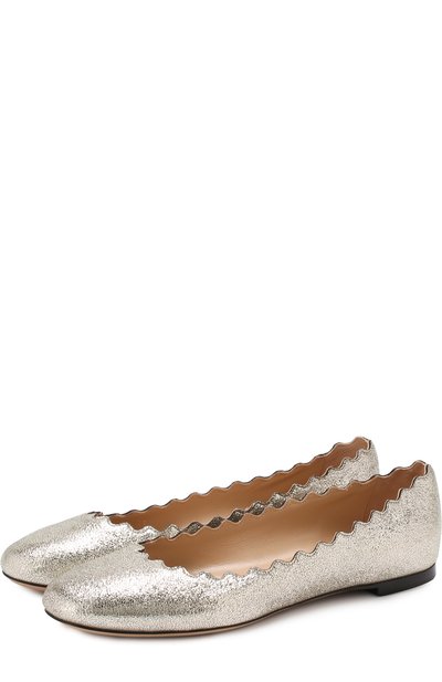 Балетки lauren из металлизированной кожи с фигурным вырезом CHLOÉ серебряного цвета по цене 48700 руб., арт. CHC15W16046, фото 1 Балетки lauren из металлизированной кожи с фигурным вырезом CHLOÉ, арт. CHC15W16046, фото 1