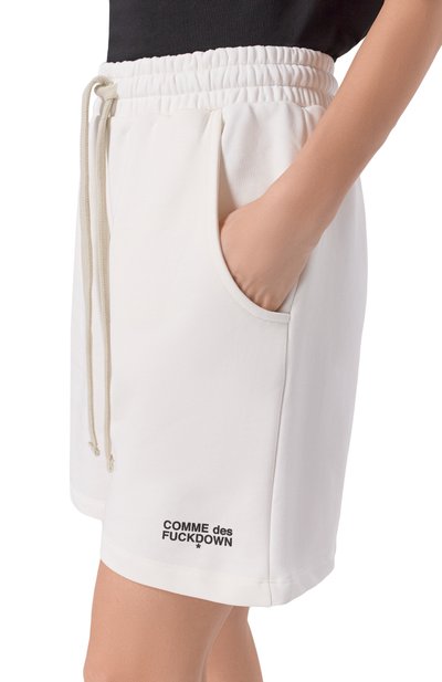 Хлопковые шорты COMME DES FUCKDOWN белого цвета по цене 9910 руб., арт. CFABW01556, фото 5 Хлопковые шорты COMME DES FUCKDOWN, арт. CFABW01556, фото 5