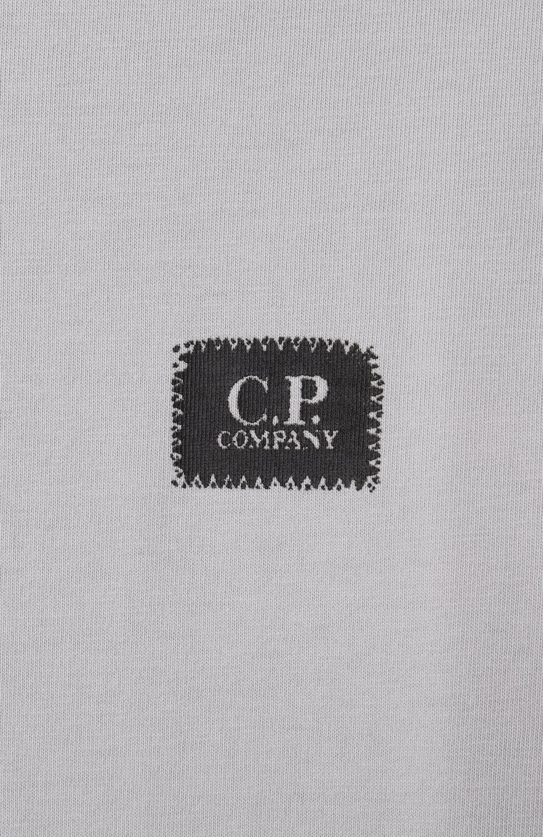 Детская хлопковая футболка C.P. COMPANY светло-серого цвета, арт. C6M008/LAA17/4-8 | Фото 3 (Рукава: Короткие; Мальчики Кросс-КТ: Футболка-одежда; Материал внешний: Хлопок; Ростовка одежда: 6 лет | 116 см, 8 лет | 128 см, 4 года | 104 см)