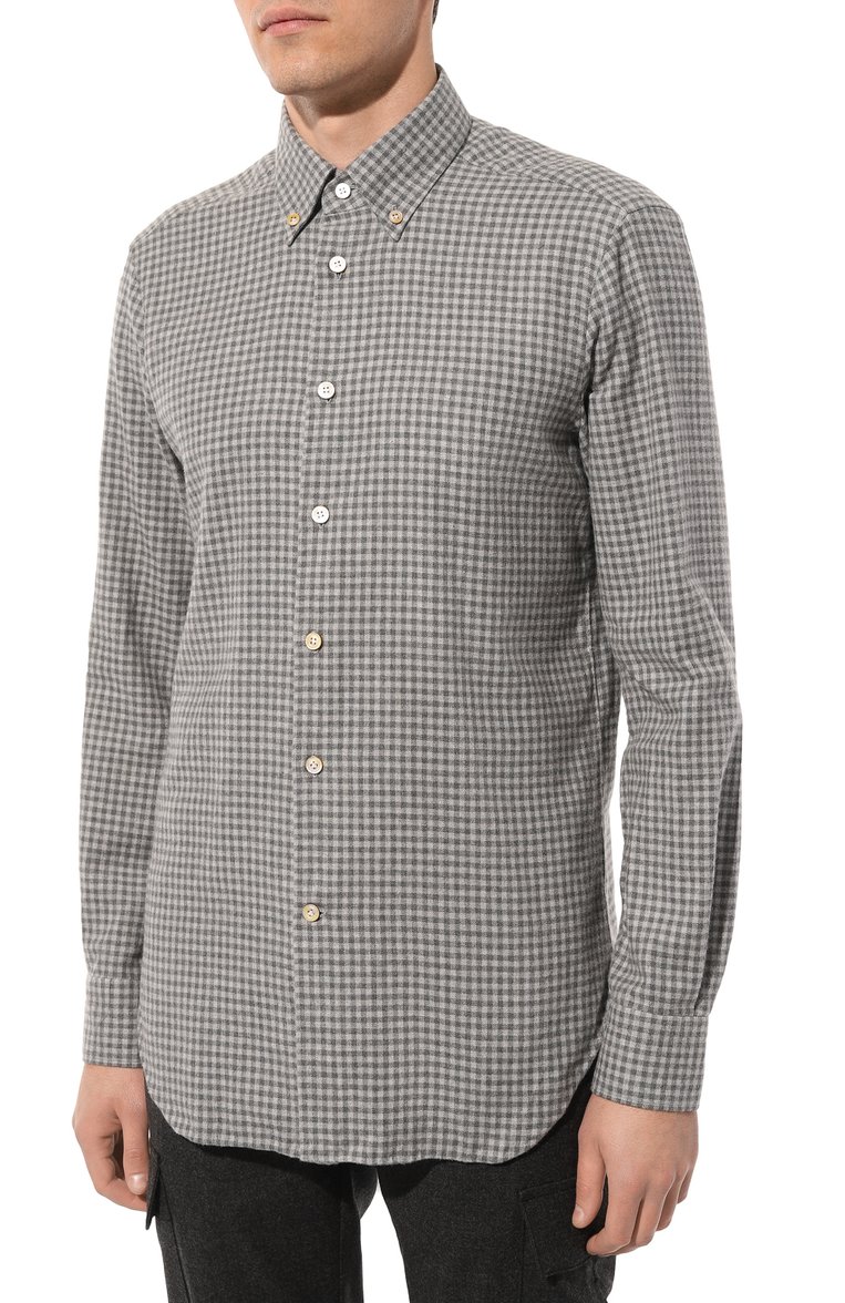 Мужская хлопковая рубашка KITON серого цвета, арт. UCIH0864302 | Фото 3 (Драгоценные камни: Проставлено; Материал внешний: Хлопок; Материал сплава: Проставлено; Рукава: Длинные; Воротник: Button down; Принт: Клетка; Манжеты: На пуговицах; Рубашки М: Regular Fit; Стили: Кэжуэл; Случай: Повседневный; Длина (для топов): Удлиненные)