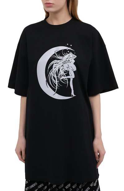 Хлопковая футболка VETEMENTS черного цвета по цене 34050 руб., арт. UE51TR740B 1611/W, фото 3 Хлопковая футболка VETEMENTS, арт. UE51TR740B 1611/W, фото 3
