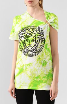 Женская хлопковая футболка VERSACE салатового цвета, арт. A86374/A234568 | Фото 3 (Рукава: Короткие; Длина (для топов): Стандартные; Принт: С принтом; Материал сплава: Проставлено; Материал внешний: Хлопок; Стили: Спорт-шик; Женское Кросс-КТ: Футболка-одежда; Драгоценные камни: Проставлено)