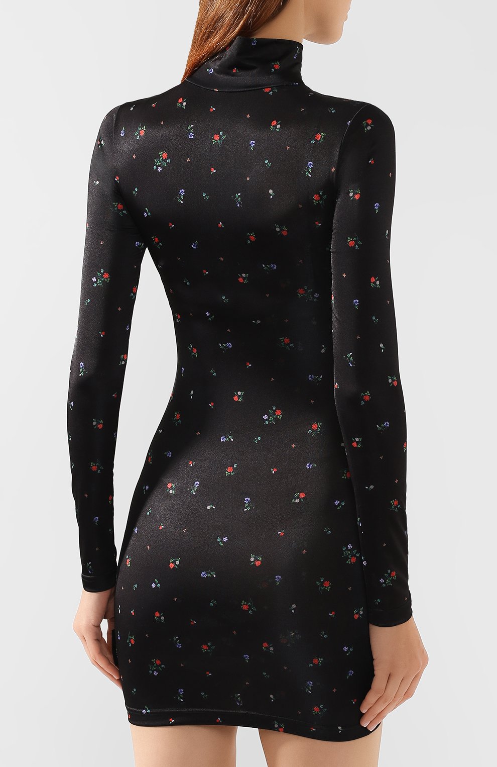 Платье с принтом VETEMENTS разноцветного цвета по цене 69300 руб., арт. WAH20DR403/BLACK FL0WERS, фото 4 Платье с принтом VETEMENTS, арт. WAH20DR403/BLACK FL0WERS, фото 4