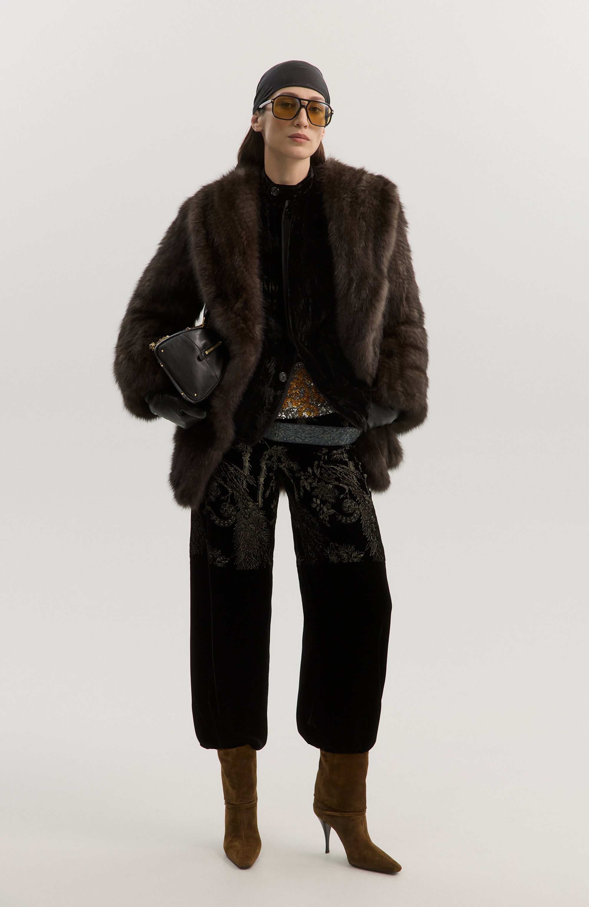 Бархатные брюки GIORGIO ARMANI черного цвета по цене 386500 руб., арт. GW001563/AF21809, фото 6 Бархатные брюки GIORGIO ARMANI, арт. GW001563/AF21809, фото 6