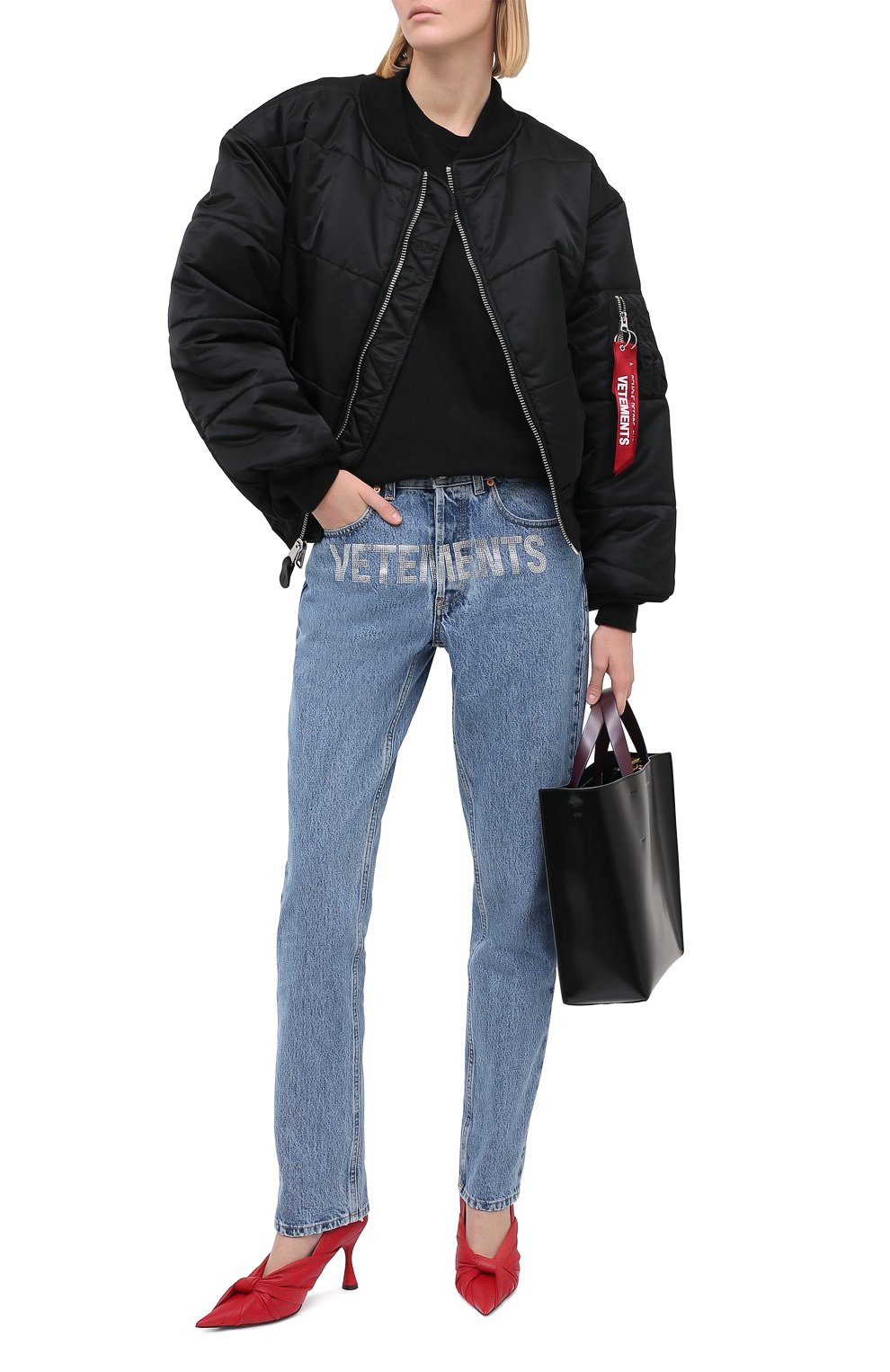 Джинсы VETEMENTS голубого цвета по цене 113000 руб., арт. WAH21PA132 2803/LIGHT BLUE, фото 2 Джинсы VETEMENTS, арт. WAH21PA132 2803/LIGHT BLUE, фото 2