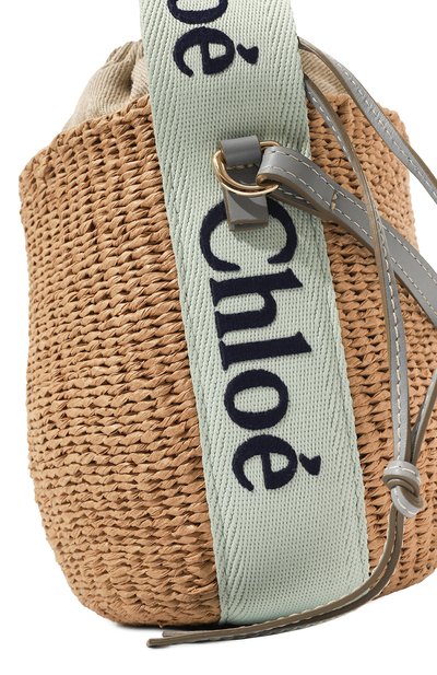 Сумка chloé x mifuko woody small CHLOÉ бежевого цвета по цене 97700 руб., арт. CHC23AS381L18, фото 3 Сумка chloé x mifuko woody small CHLOÉ, арт. CHC23AS381L18, фото 3