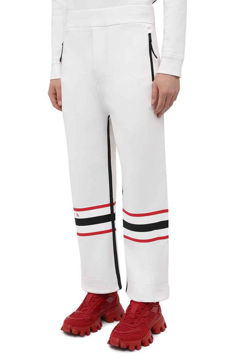 Мужские брюки PRADA белого цвета, арт. SJP319-10QN-F0009-212 | Фото 3 (Материал внешний: Синтетический материал; Кросс-КТ: другое; Стили: Спорт-шик; Нос: Не проставлено)