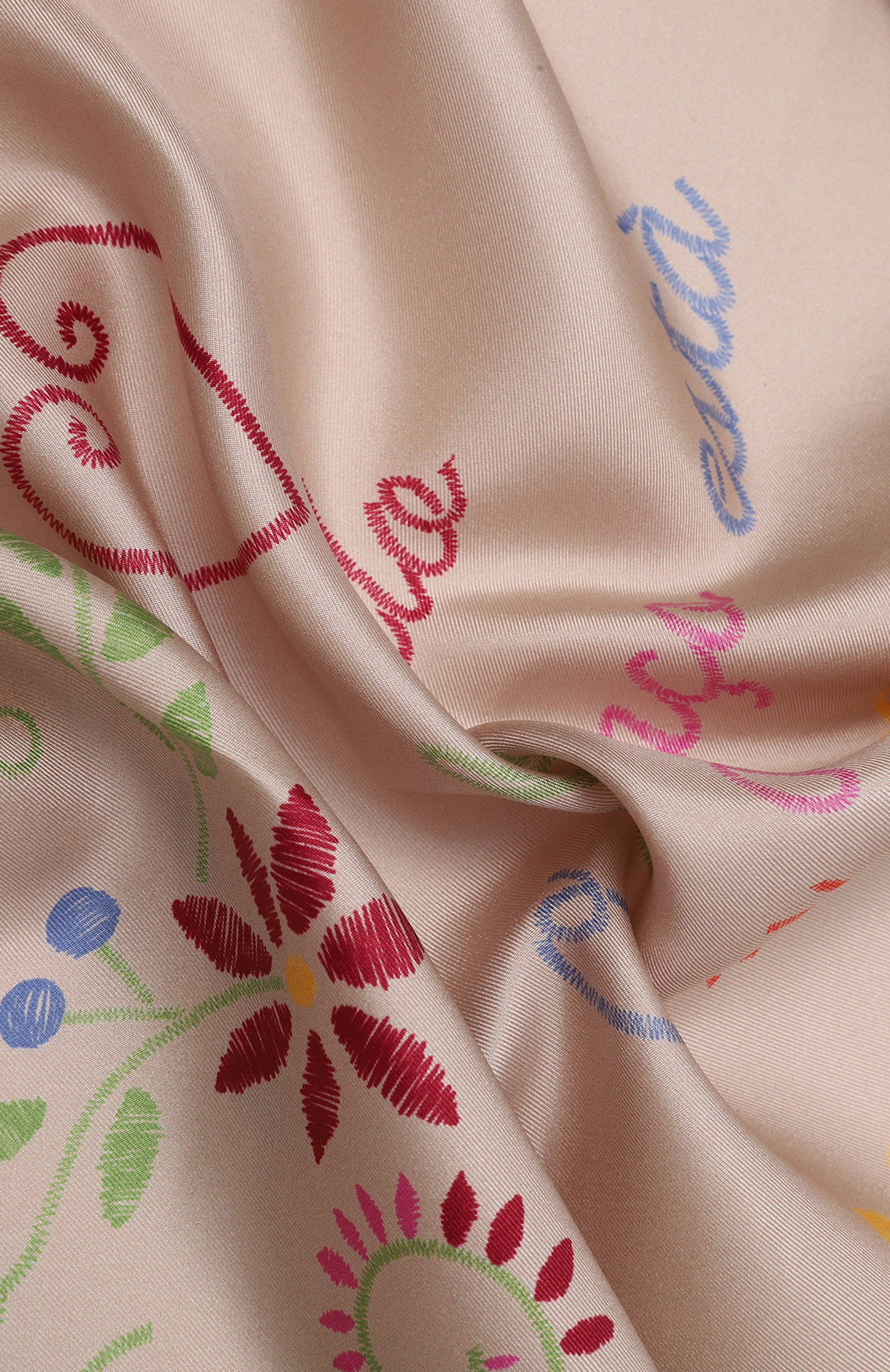 Шелковый платок COCCINELLE бежевого цвета по цене 15950 руб., арт. E7SJV380101, фото 4 Шелковый платок COCCINELLE, арт. E7SJV380101, фото 4