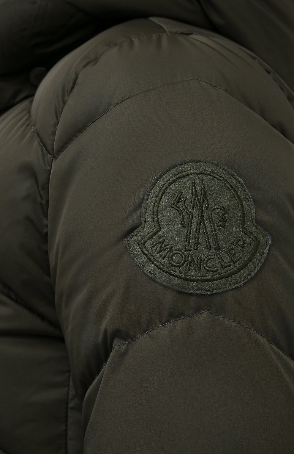 Пуховик MONCLER хаки цвета по цене 163000 руб., арт. F2-093-1D507-00-C0068, фото 6 Пуховик MONCLER, арт. F2-093-1D507-00-C0068, фото 6