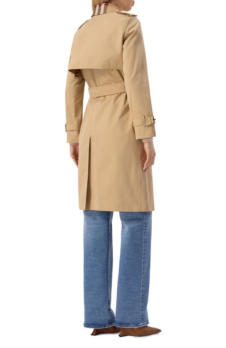 Женский хлопковый тренч BURBERRY бежевого цвета, арт. 8076363 | Фото 4 (Кросс-КТ: Куртка; Материал внешний: Хлопок; Длина (верхняя одежда): До колена; Материал подклада: Хлопок; Рукава: Длинные; Стили: Классический)
