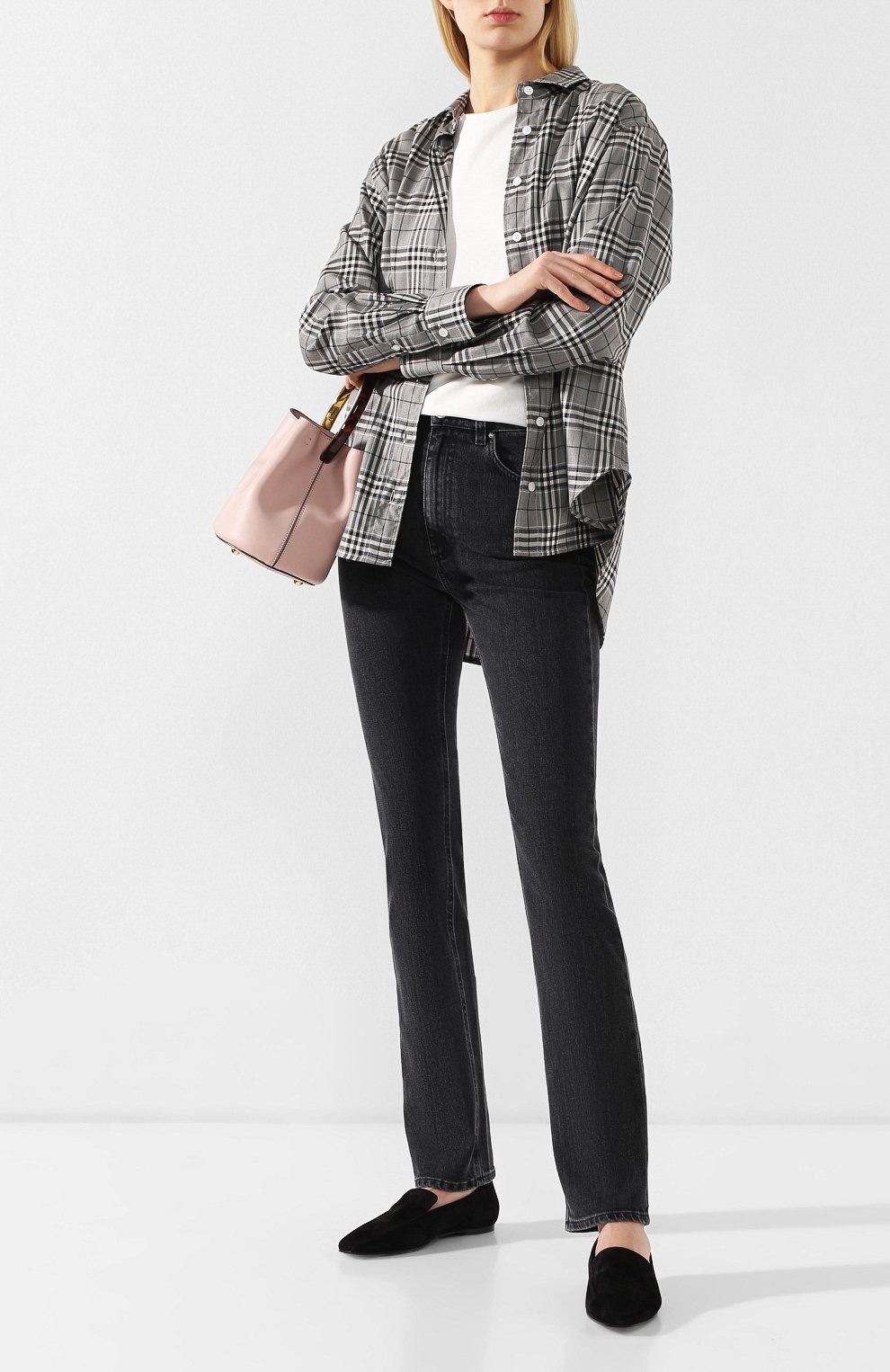 Джинсы с потертостями TOTEME серого цвета по цене 14350 руб., арт. STANDARD DENIM 1806-2446, фото 2 Джинсы с потертостями TOTEME, арт. STANDARD DENIM 1806-2446, фото 2