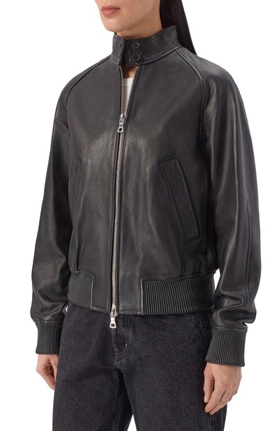 Кожаная куртка OFFICINE GENERALE черного цвета по цене 167500 руб., арт. S26WLTR550, фото 3 Кожаная куртка OFFICINE GENERALE, арт. S26WLTR550, фото 3