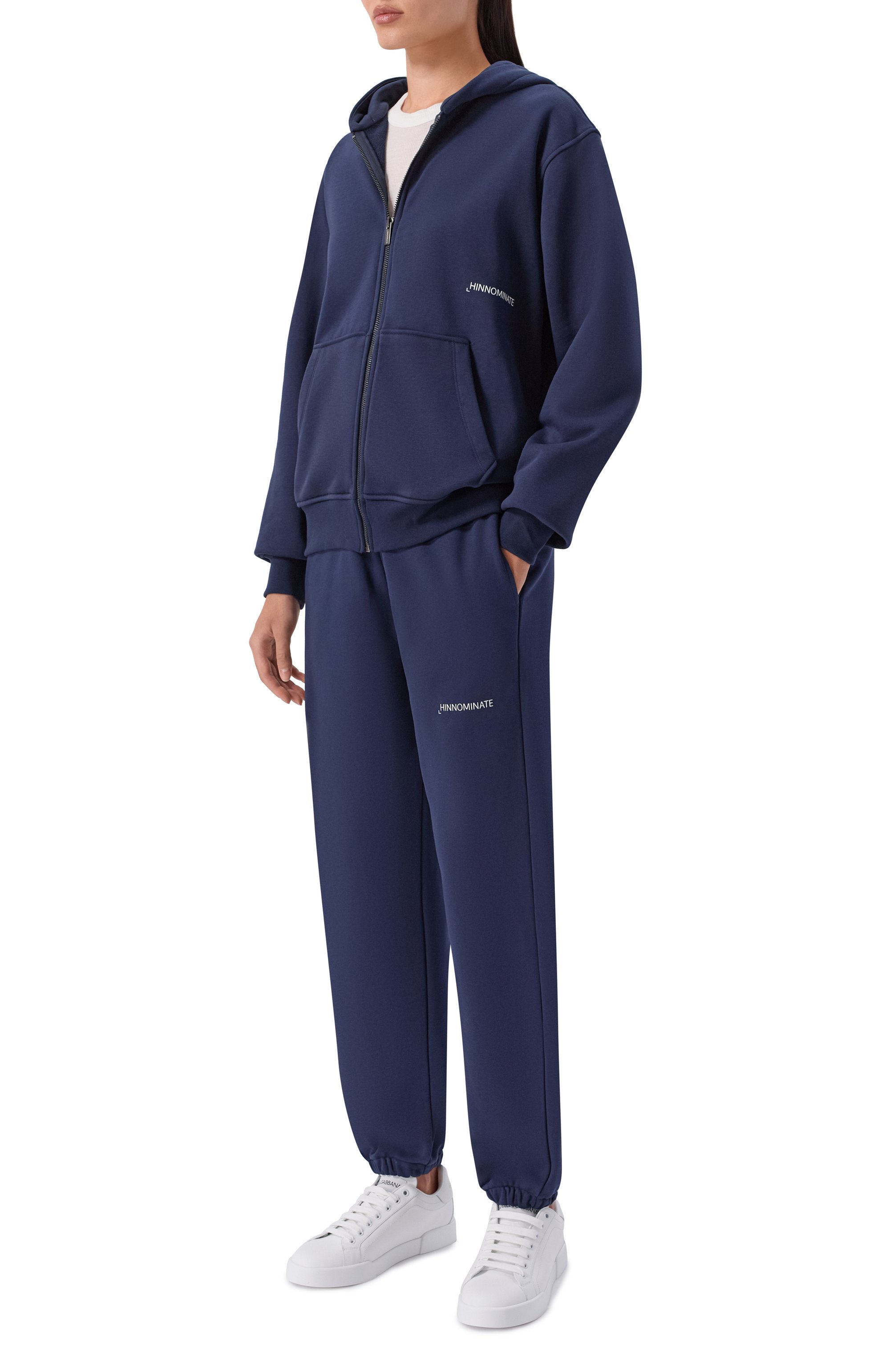 Хлопковые джоггеры HINNOMINATE синего цвета по цене 9950 руб., арт. HMABW02374, фото 2 Хлопковые джоггеры HINNOMINATE, арт. HMABW02374, фото 2