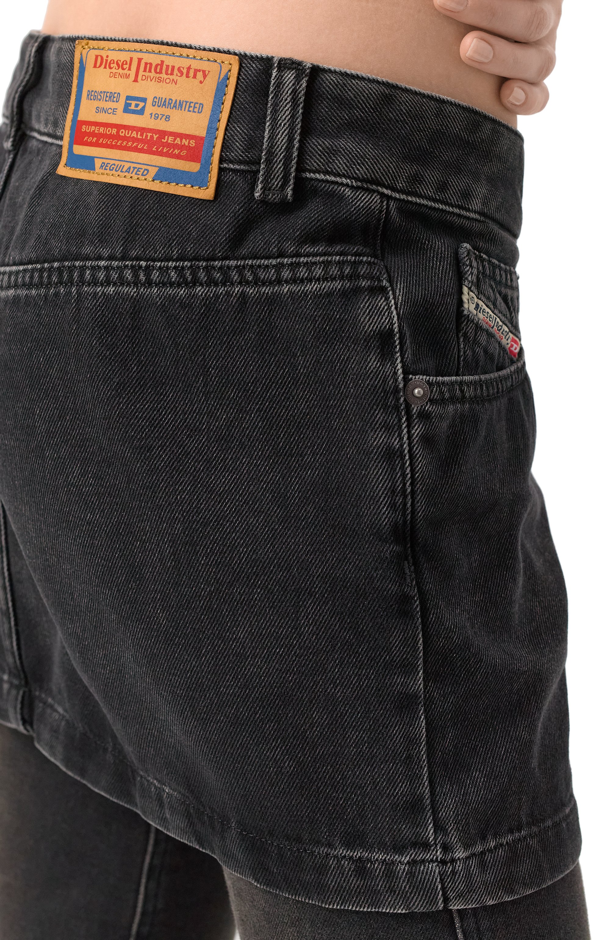 Джинсовая юбка DIESEL черного цвета по цене 16600 руб., арт. A04935/09I35, фото 5 Джинсовая юбка DIESEL, арт. A04935/09I35, фото 5