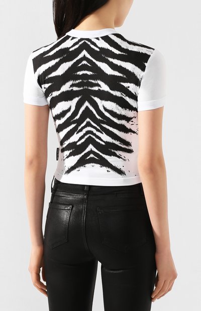 Хлопковая футболка VERSACE JEANS COUTURE черно-белого цвета по цене 8995 руб., арт. B2HVB7T1-VDM602 38/36620, фото 4 Хлопковая футболка VERSACE JEANS COUTURE, арт. B2HVB7T1-VDM602 38/36620, фото 4