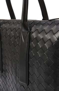 Мужская сумка north-south BOTTEGA VENETA черного цвета, арт. 815783/V2HL1 | Фото 3 (Размер: large; Драгоценные камни: Проставлено; Материал: Натуральная кожа; Материал сплава: Проставлено; Ремень/цепочка: На ремешке)