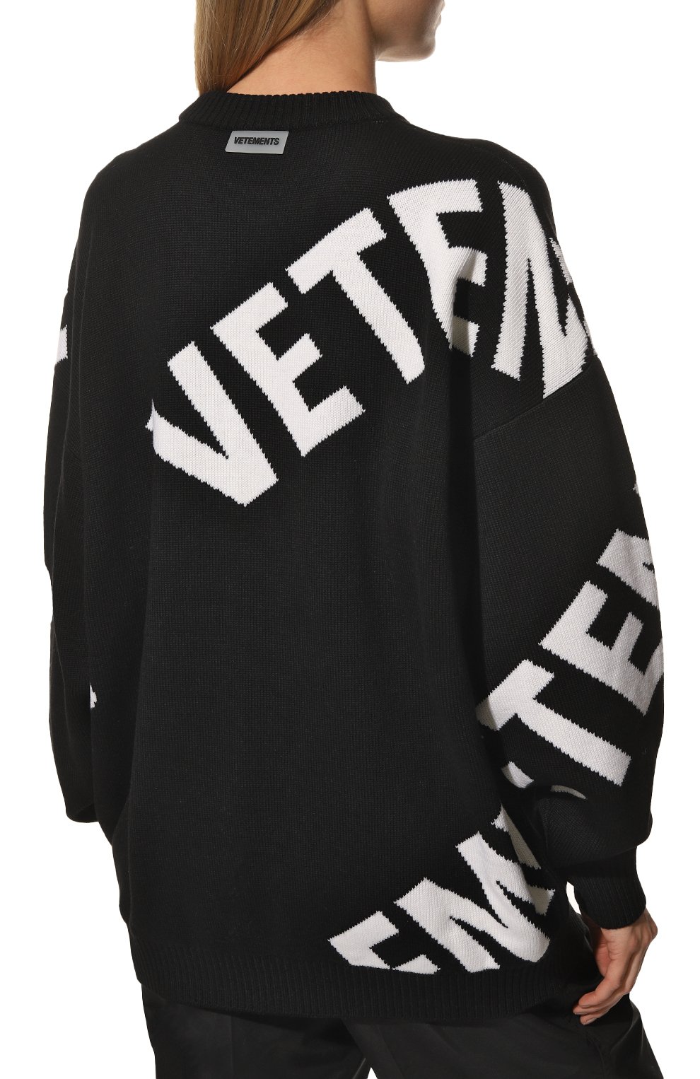 Шерстяной свитер VETEMENTS черного цвета по цене 132000 руб., арт. UA53KN200B, фото 4 Шерстяной свитер VETEMENTS, арт. UA53KN200B, фото 4